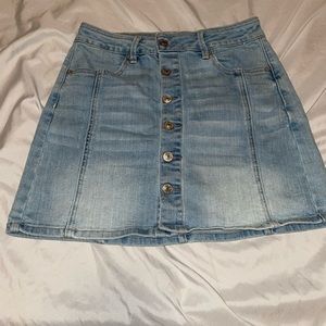 (Size 4 ) medium length American eagle skirt .